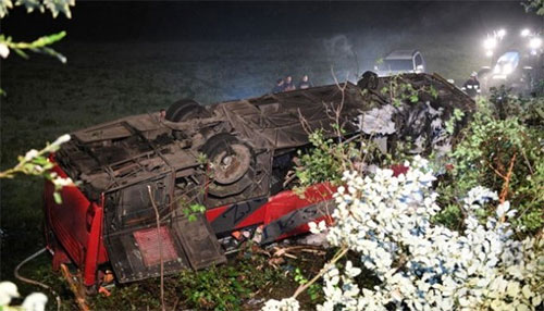 Varios muertos y decenas de heridos al volcar un autobús en Polonia